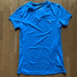 New never worn arctic blue workout v neck shirt